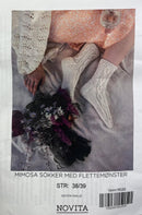 Mimosa sokker med flettemønster (strikkepakke)