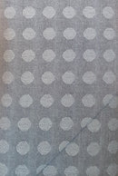 Grå med lys grå prikkar